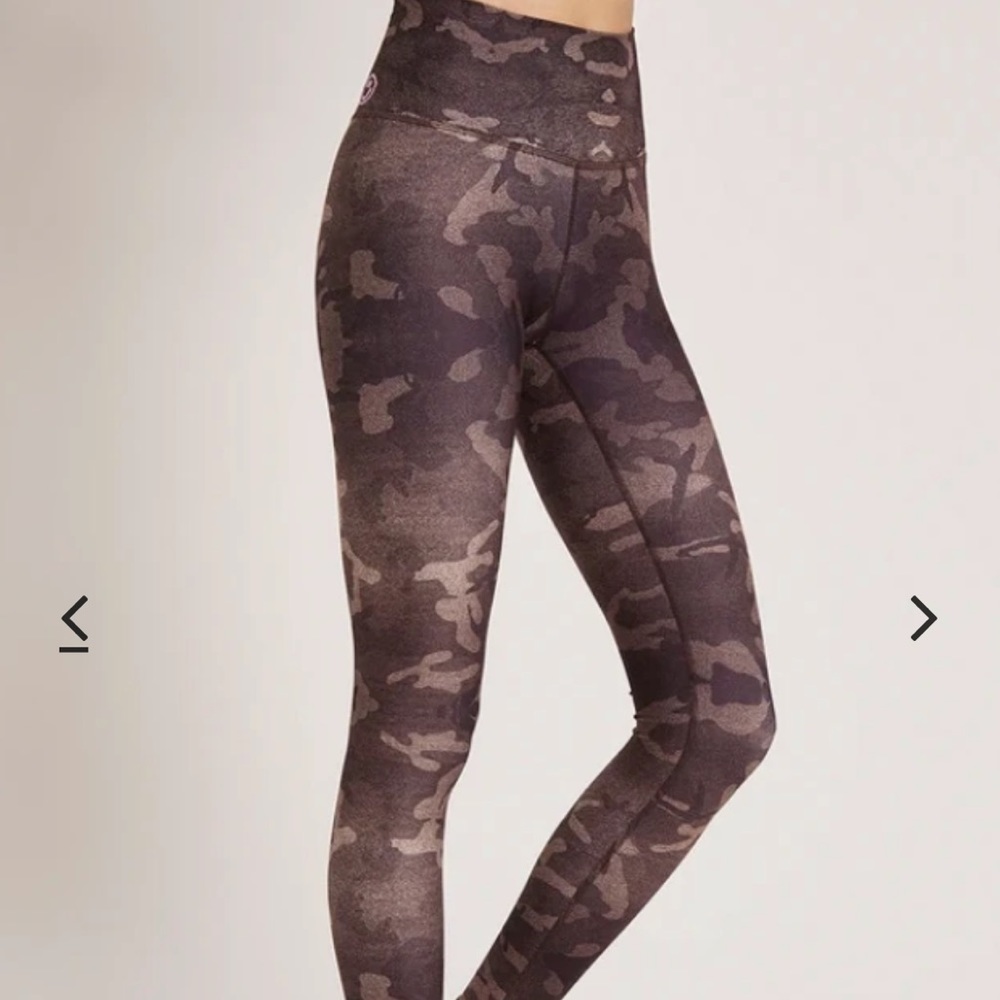 Niyama Sol Camo Latte Barefoot Leggings NWOT